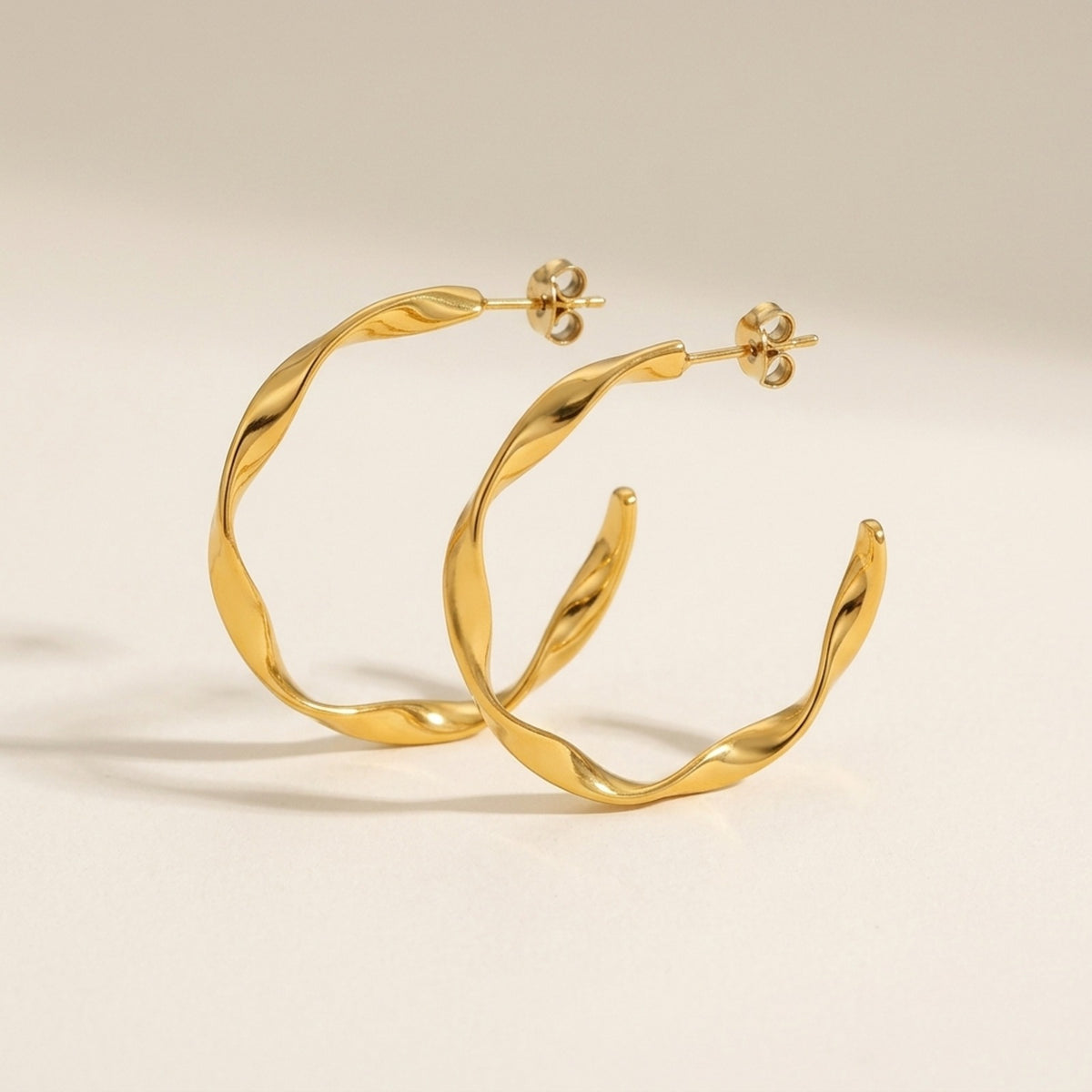 Dangzai C-Hoop Twist Earrings