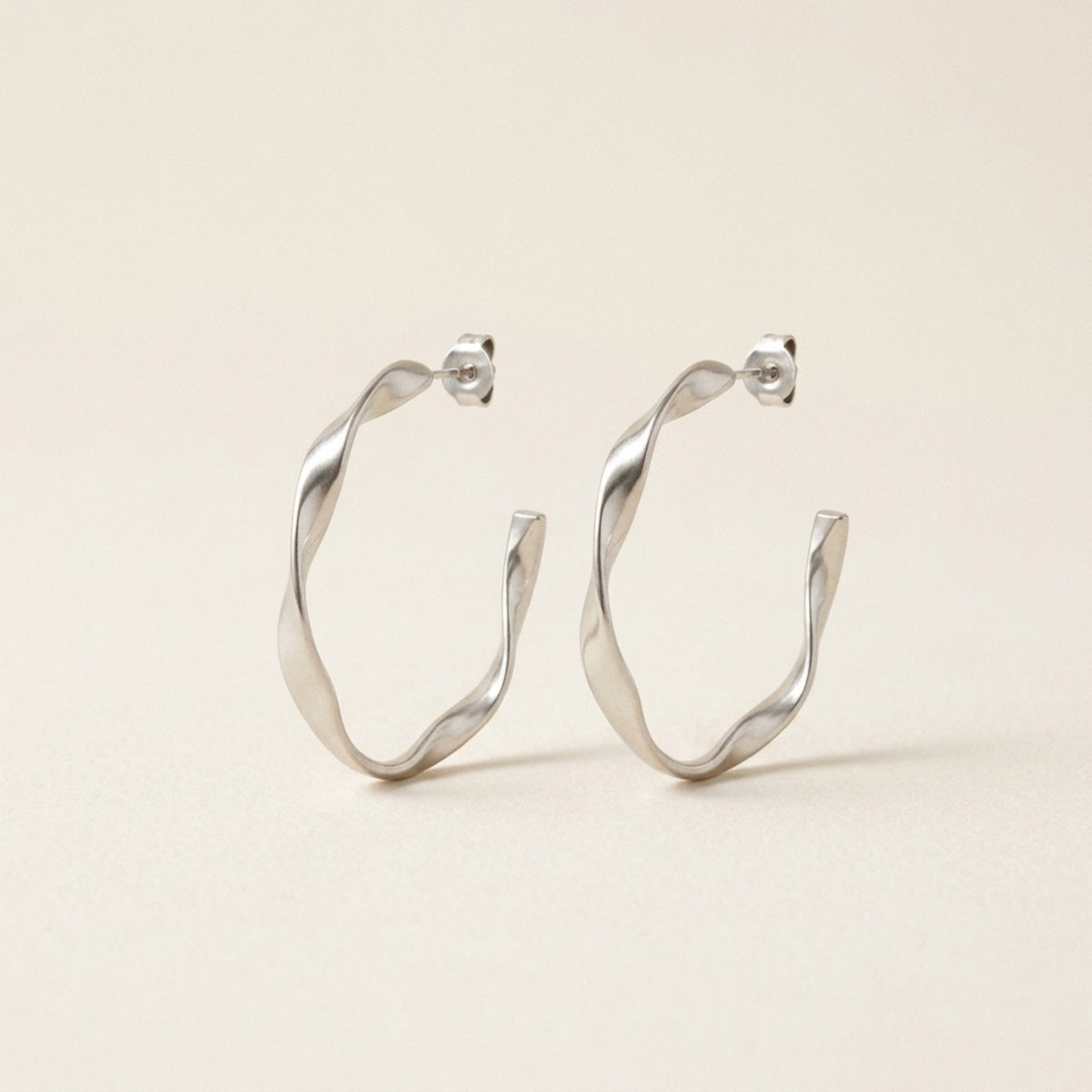 Dangzai C-Hoop Twist Earrings